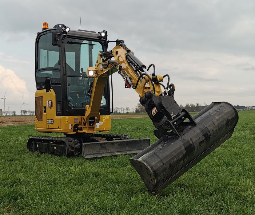 Usługi minikoparką CAT 301.8