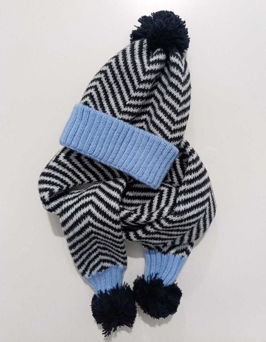 NOWY zestaw czapka szalik z pomponami obwód 40 do 50cm