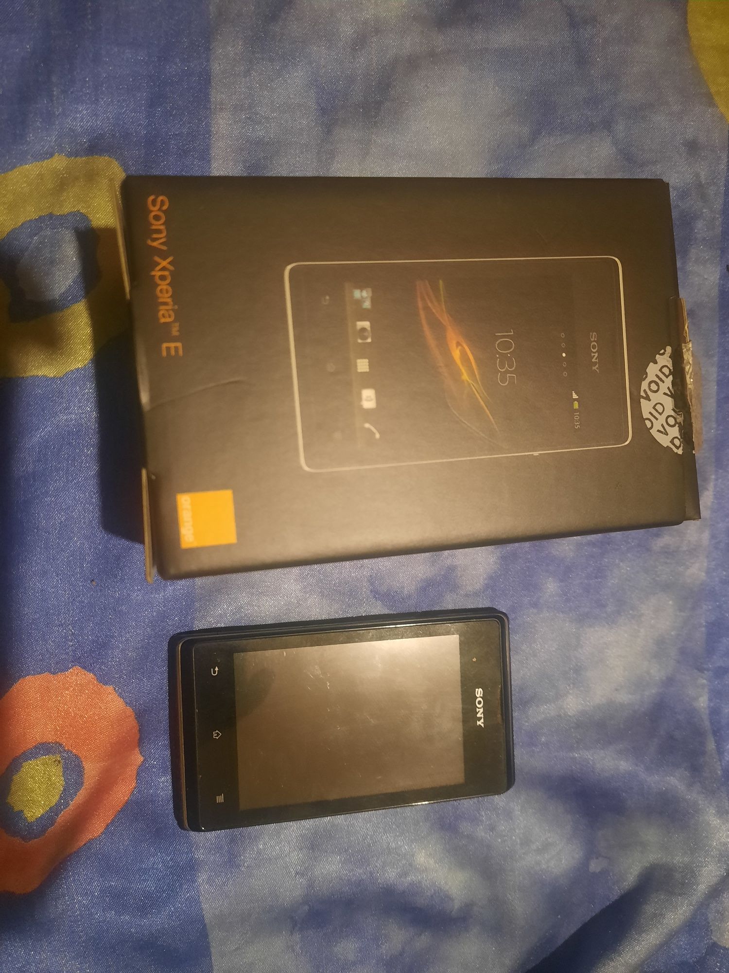 2 smartphony i tablet