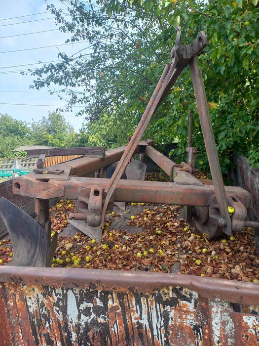 Продам 4-х корпусний плуг