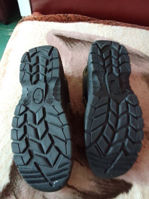 Buty robocze damskie rozmiar 39 z noskami ochronnymi