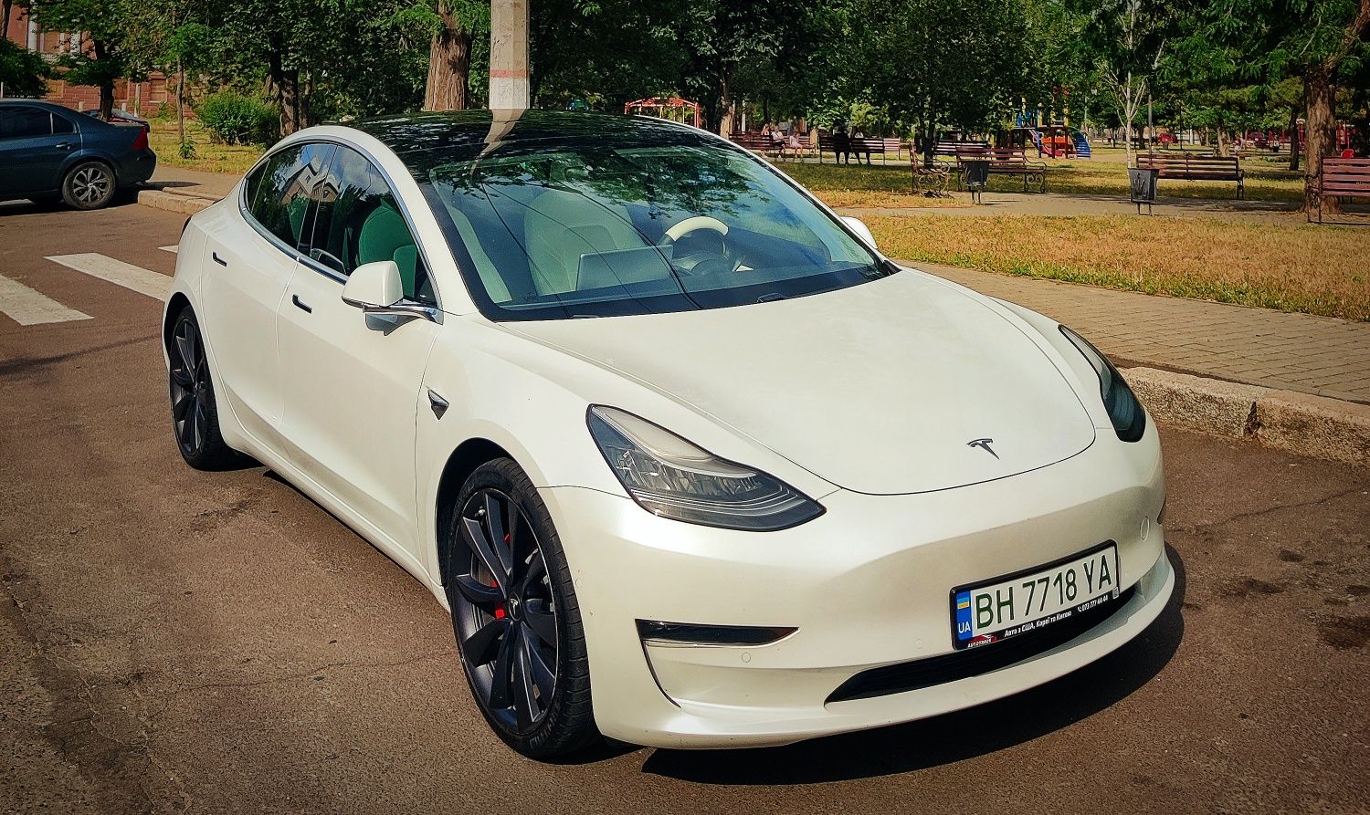 Tesla Model 3 Performance 2020рік 408 км запас ходу , швидка зарядка.
