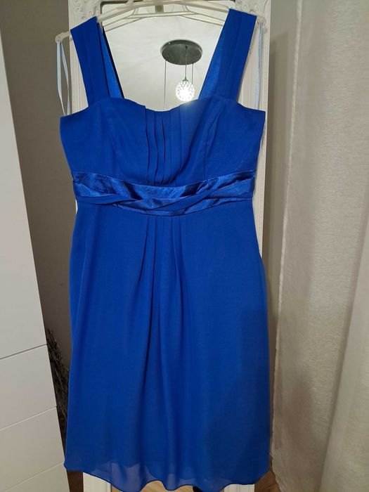 Piękna, elegancka sukienka w kolorze chabrowym