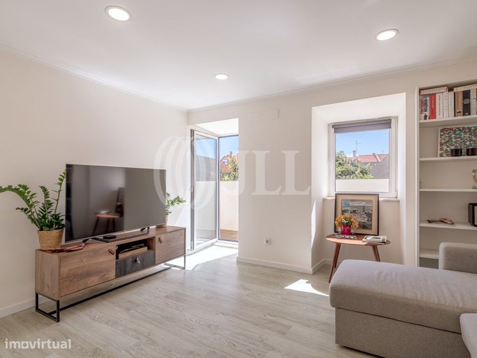 Apartamento T1+1, com varanda, na Junqueira, Lisboa