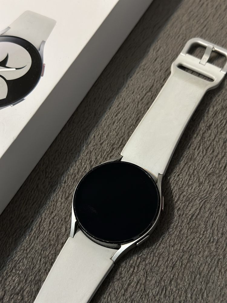 Smartwatch Samsung Galaxy Watch 4 40mm Srebrny