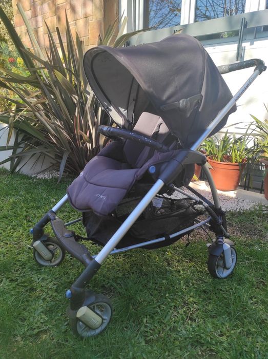 Carrinho de bebê e alcofa