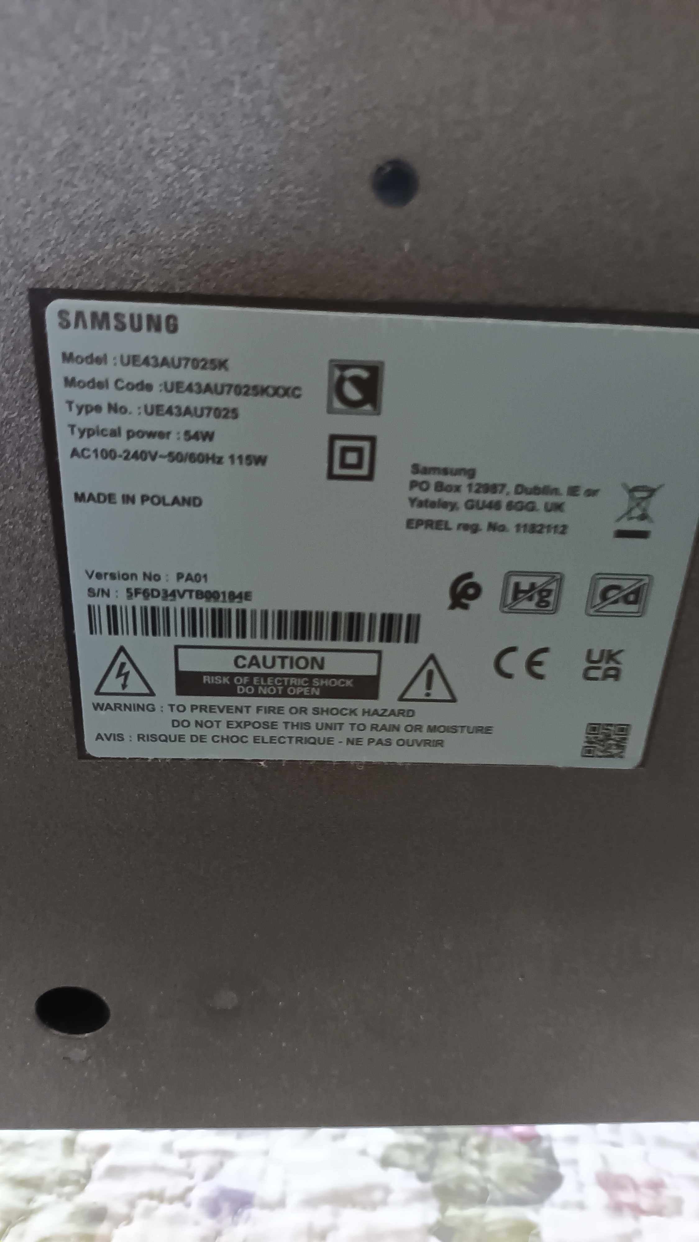 TV Samsung 43"avaria cristais liquidos'de resto novíssima.