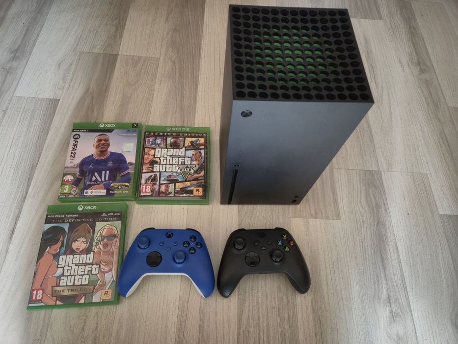 Xbox Series X + 2 pady + 3 gry