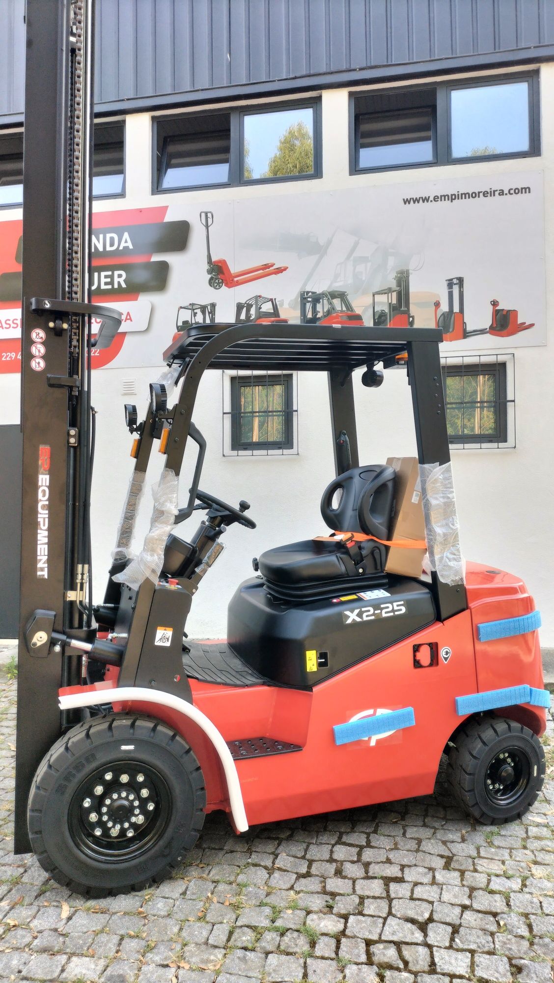 Novo , Empilhador Elétrico EP , 2500kg , Triplex 4800mm