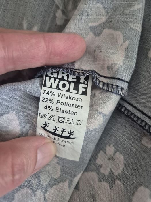 Sukienka Grey Wolf w kwiaty  – kobiecość, wygoda i jakość w jednym!