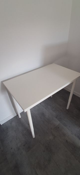 Stół ikea z regulowanymi nogami