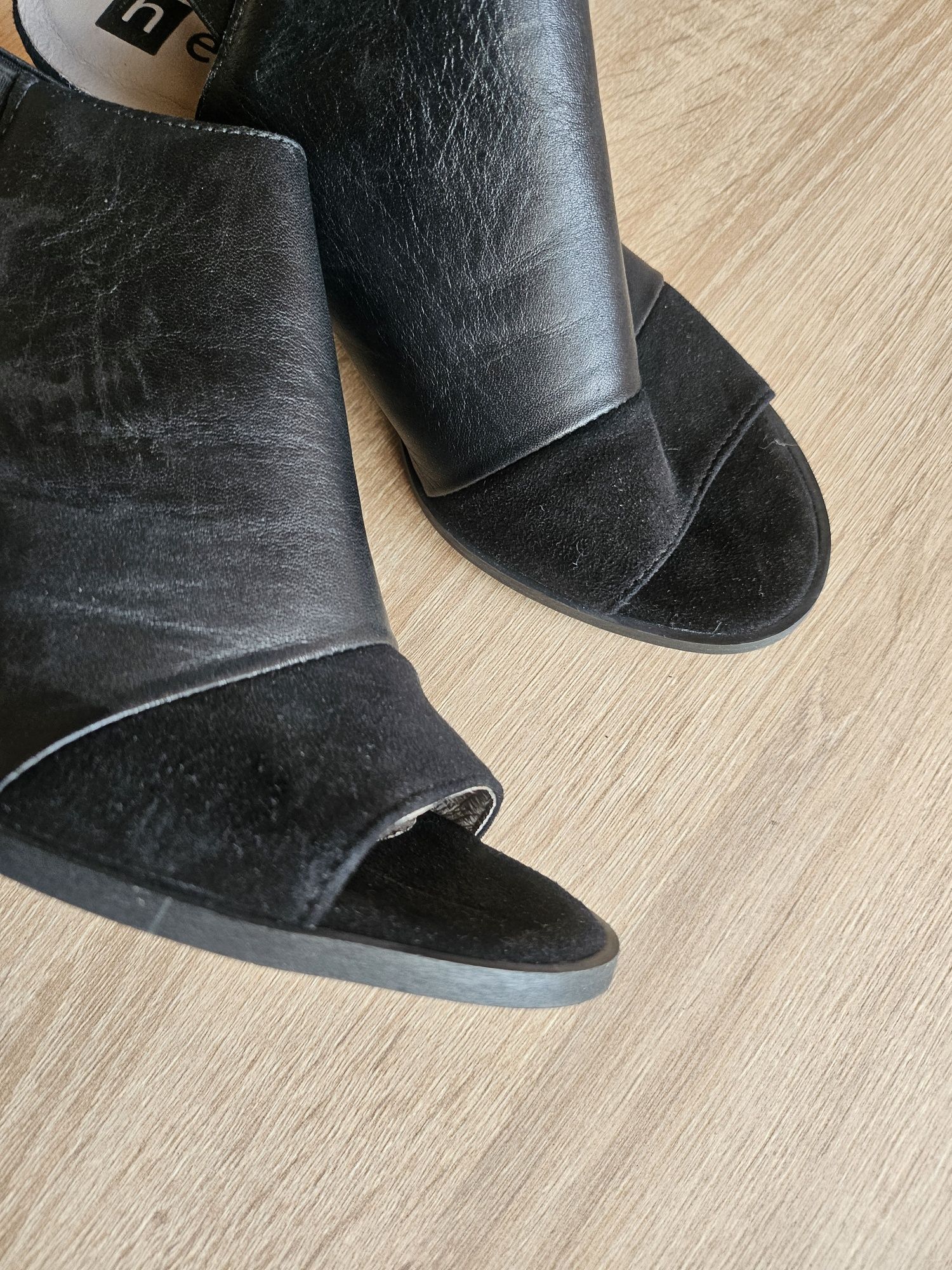 Sandałki na słupku NESSI 80706 czarne r.38