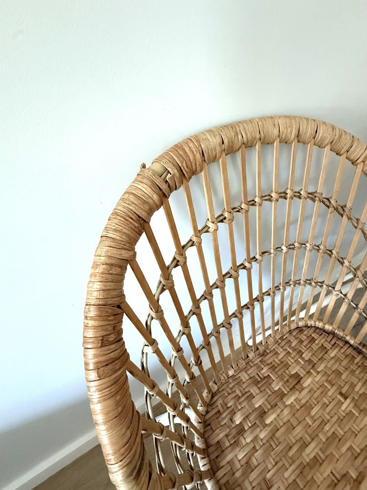 Krzesła rattanowe ikea boho