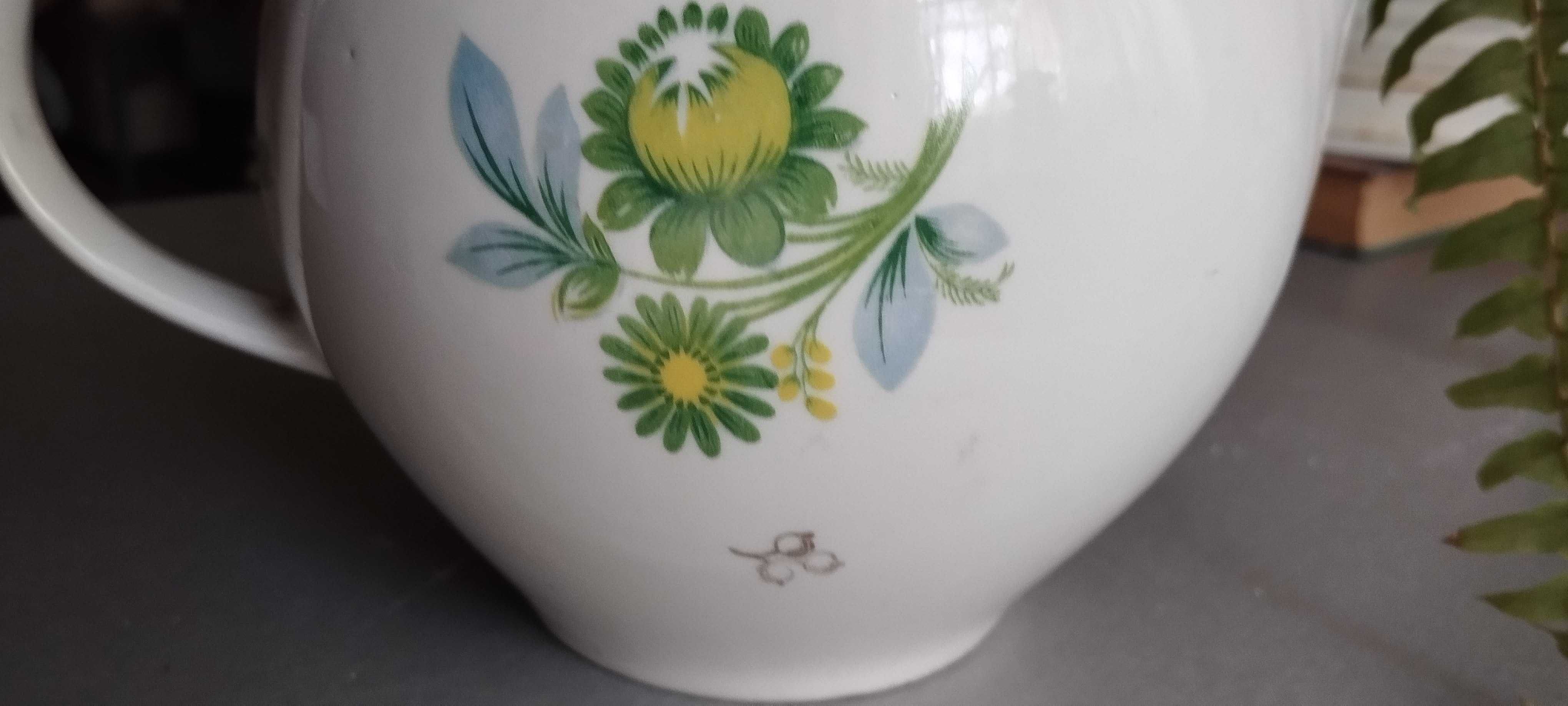 Фарфоровый чайник 1,5л
