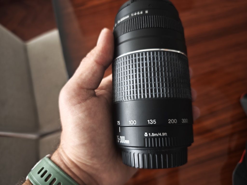 Maquina fotográfica cannon 1100D