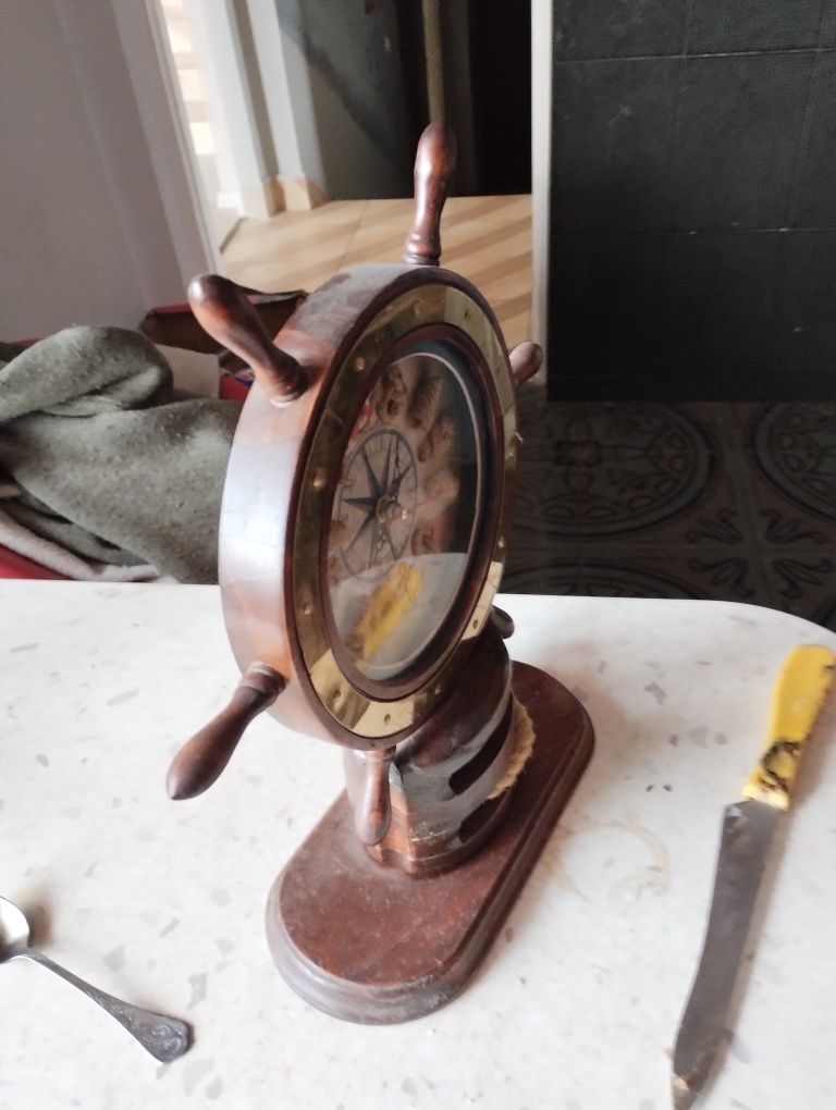 Zegar bosmański z drewna
