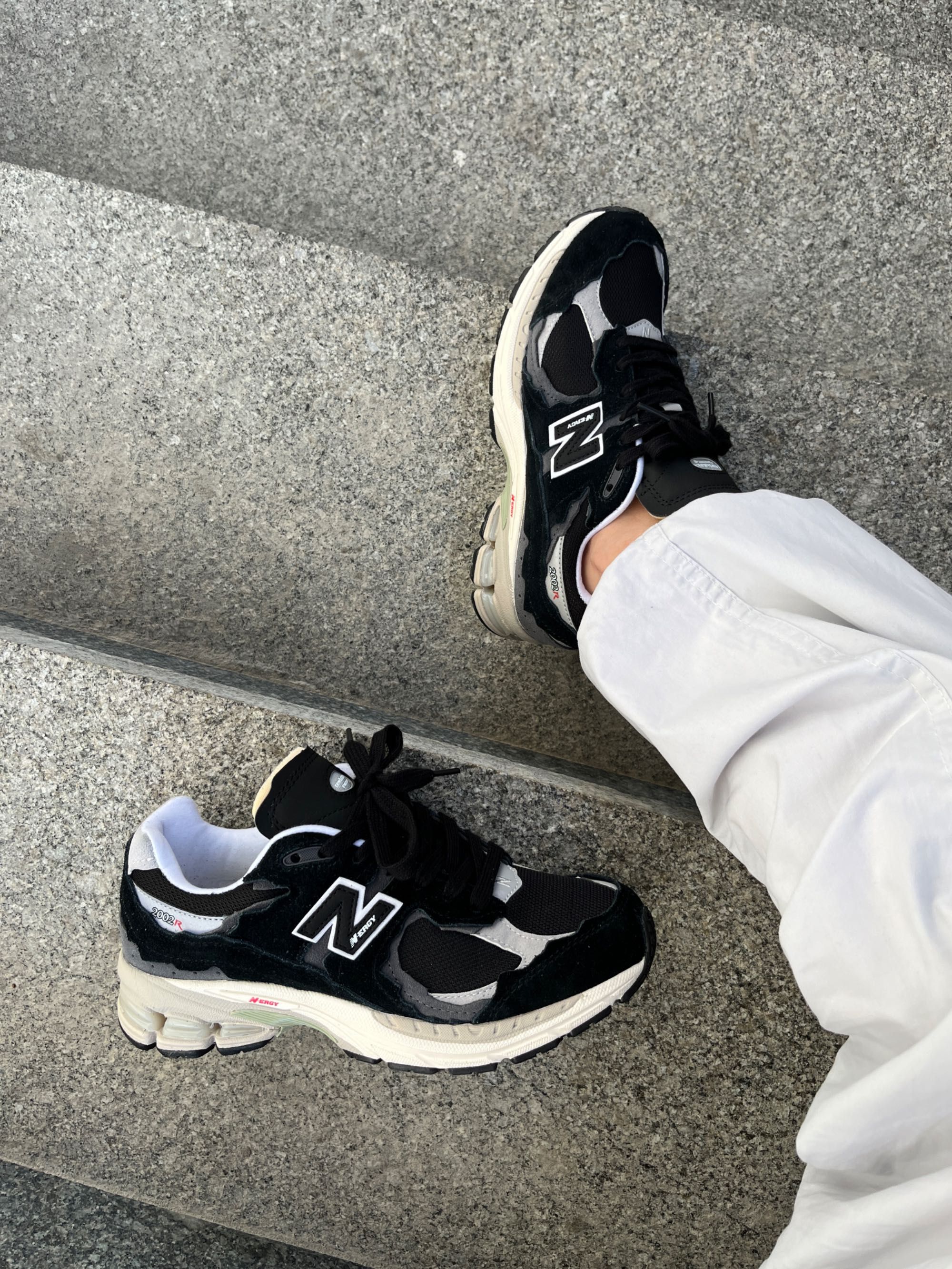 Мужские кроссовки New Balance 2002R Protection Pack Black/Grey. 40-45