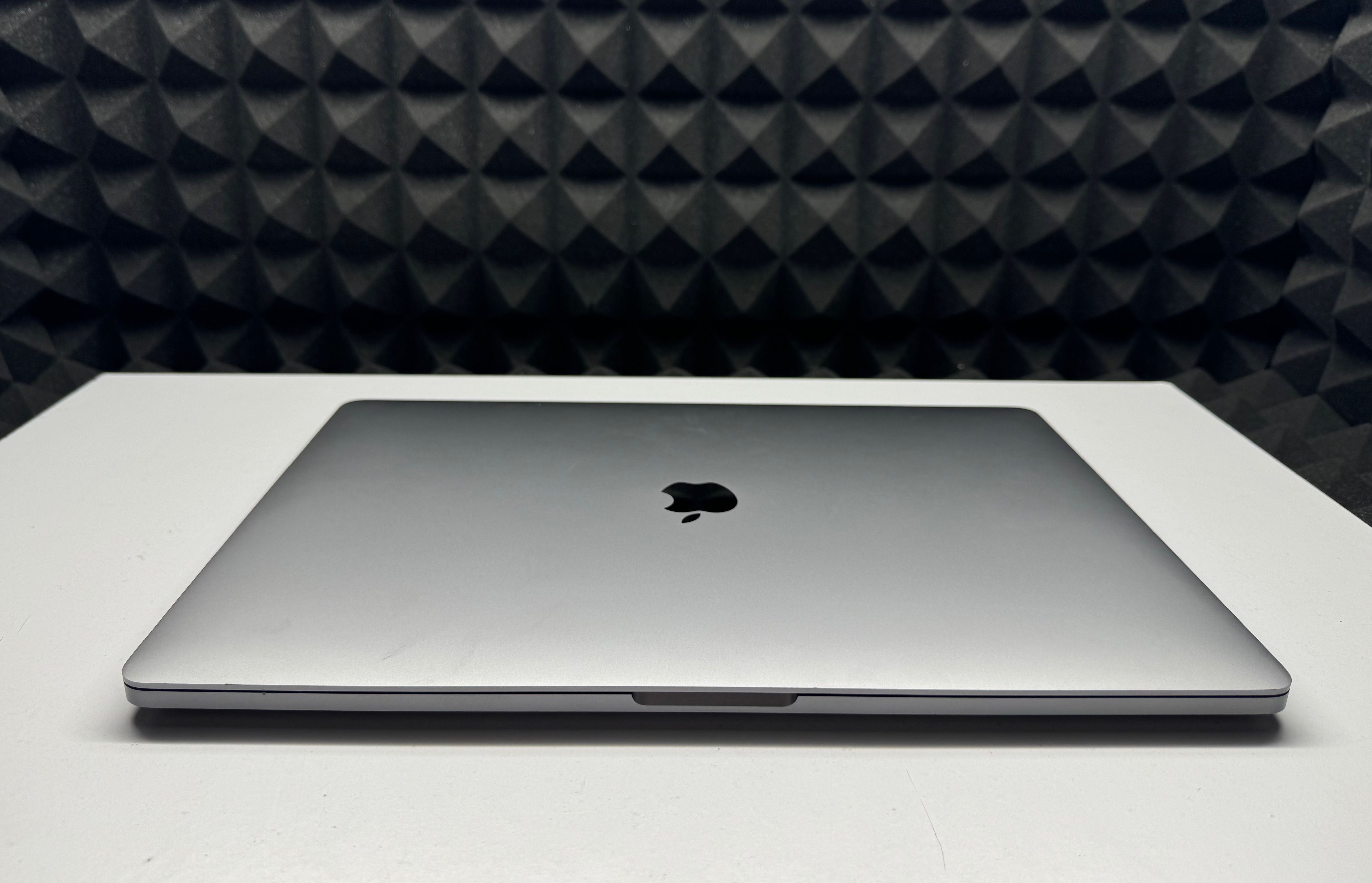 Кастомний MacBook Pro 16 ( 2019) i9 2.4/ 32/ 512GB / Radeon Pro 5300M