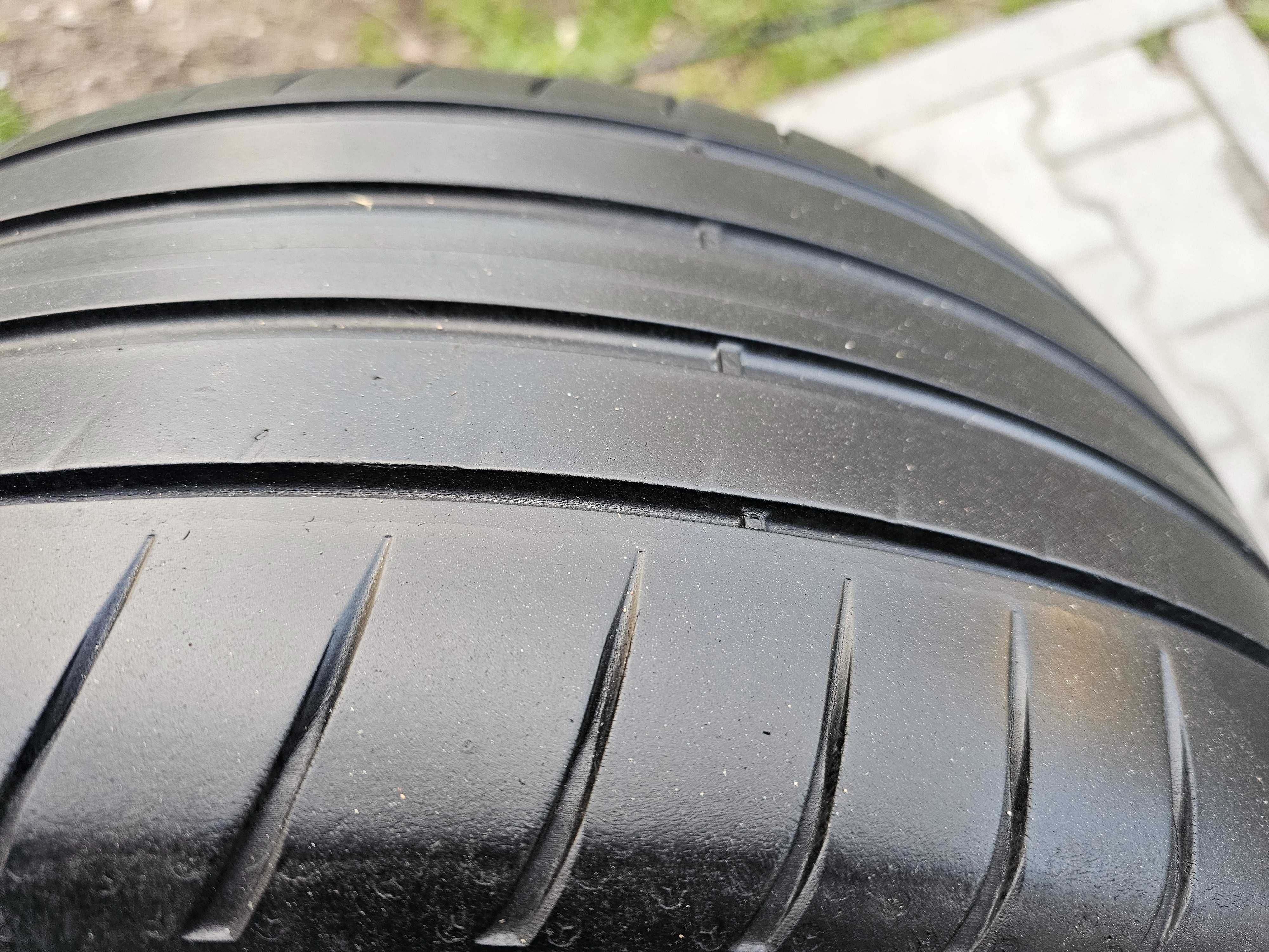 Lato Goodyear 245/40 R18