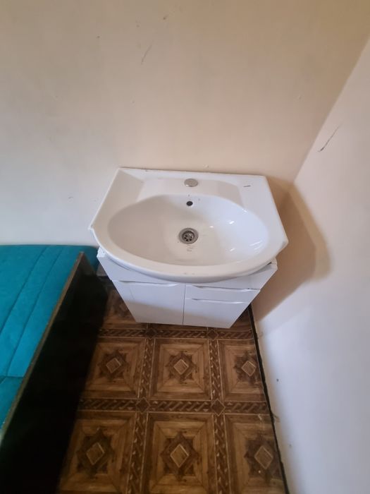 Продам тумбу с умывальником.новая пользовались 2 недели.торг