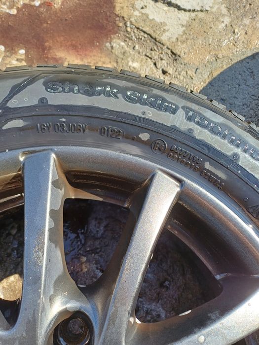 Opony z felgami 4 sztuki