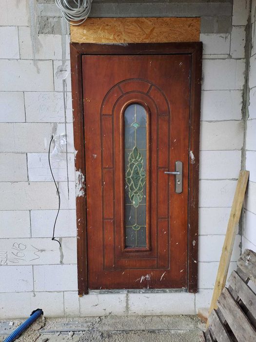 Drzwi tymczasowe na budowę z pełną sztywną ościeżnicą z progiem
