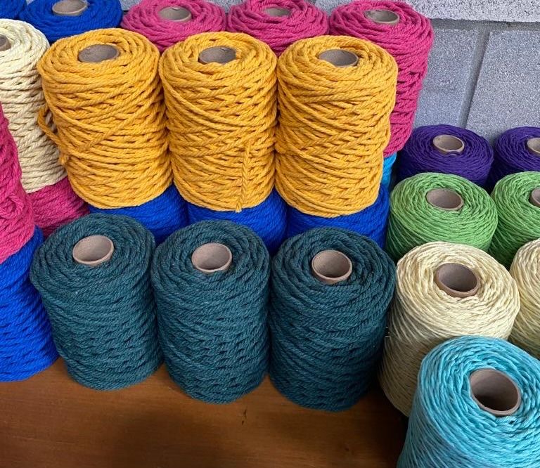 Fio mecrame 5mm , +_ 70 mt com 300 gr. Novo 3,50€