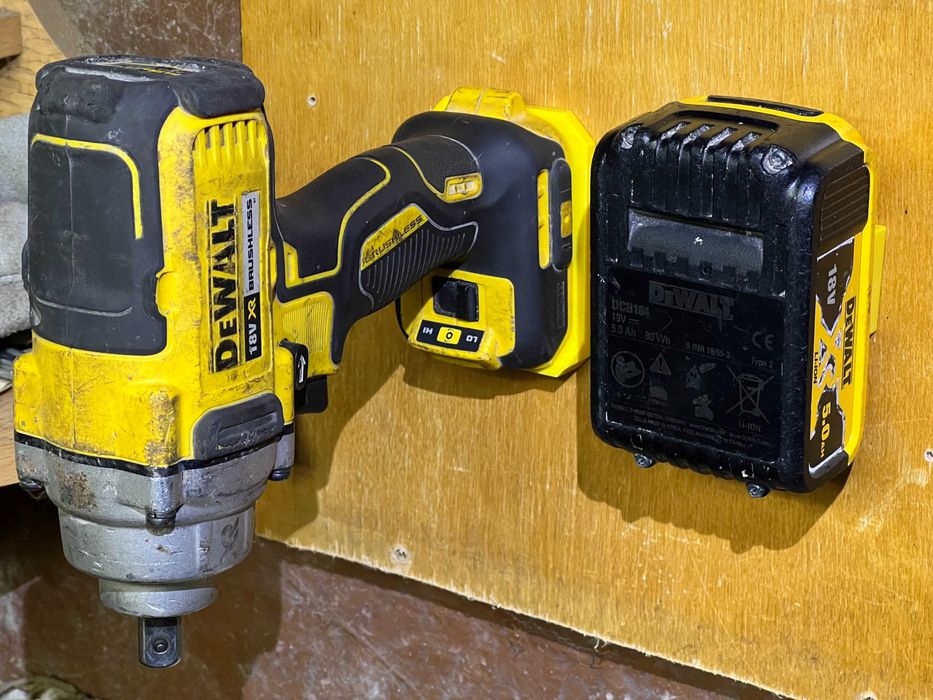 Тримач, кріплення для акумуляторів та інструменту Dewalt