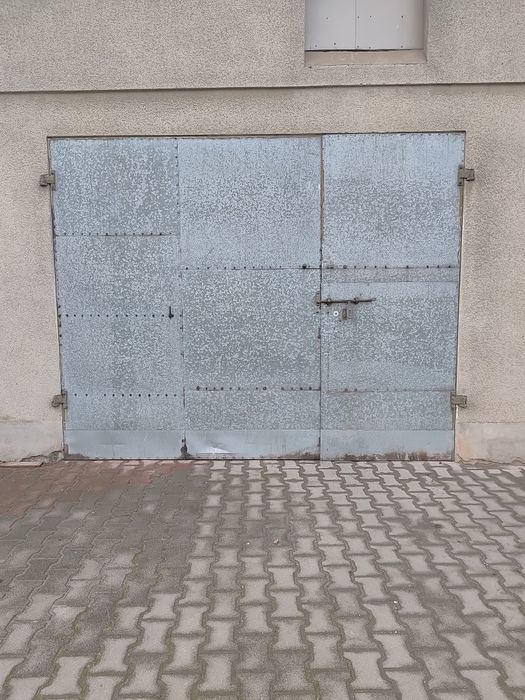 Używana brama garażowa, drzwi