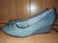 Продам серые женские туфли 37,5 размер/стелька 24,5 см.