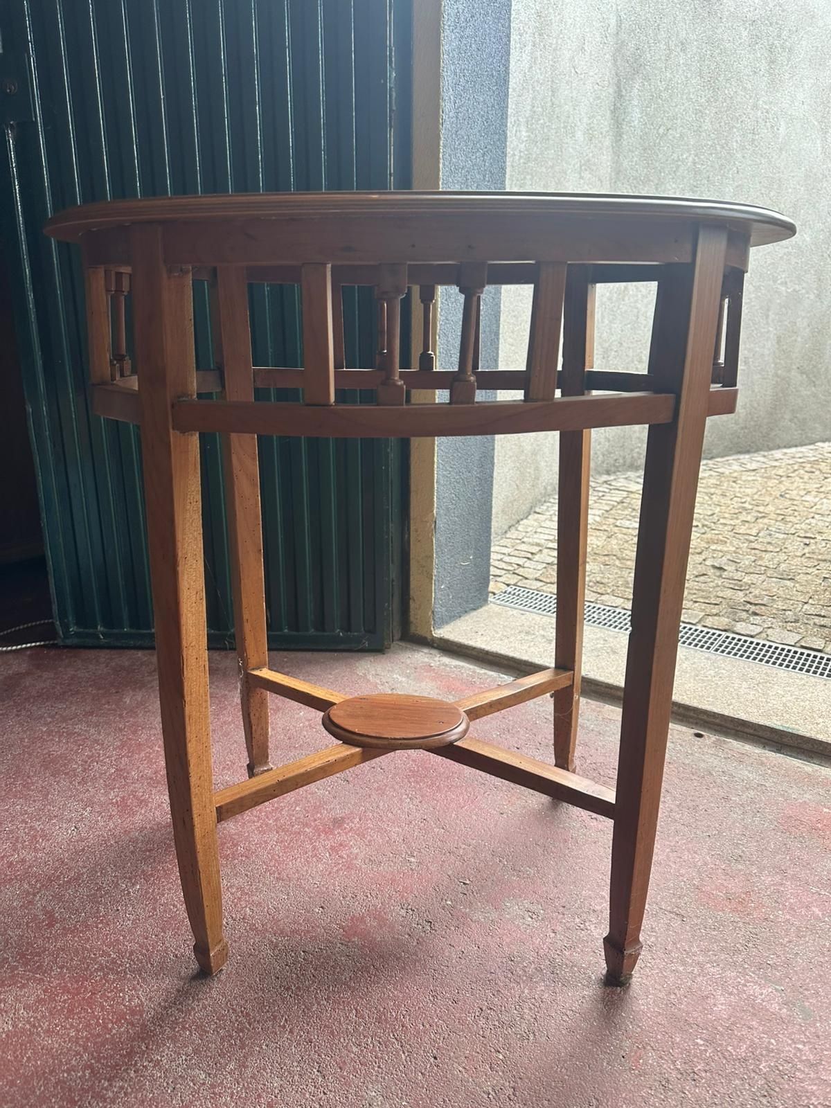 Mesa aparador antigo