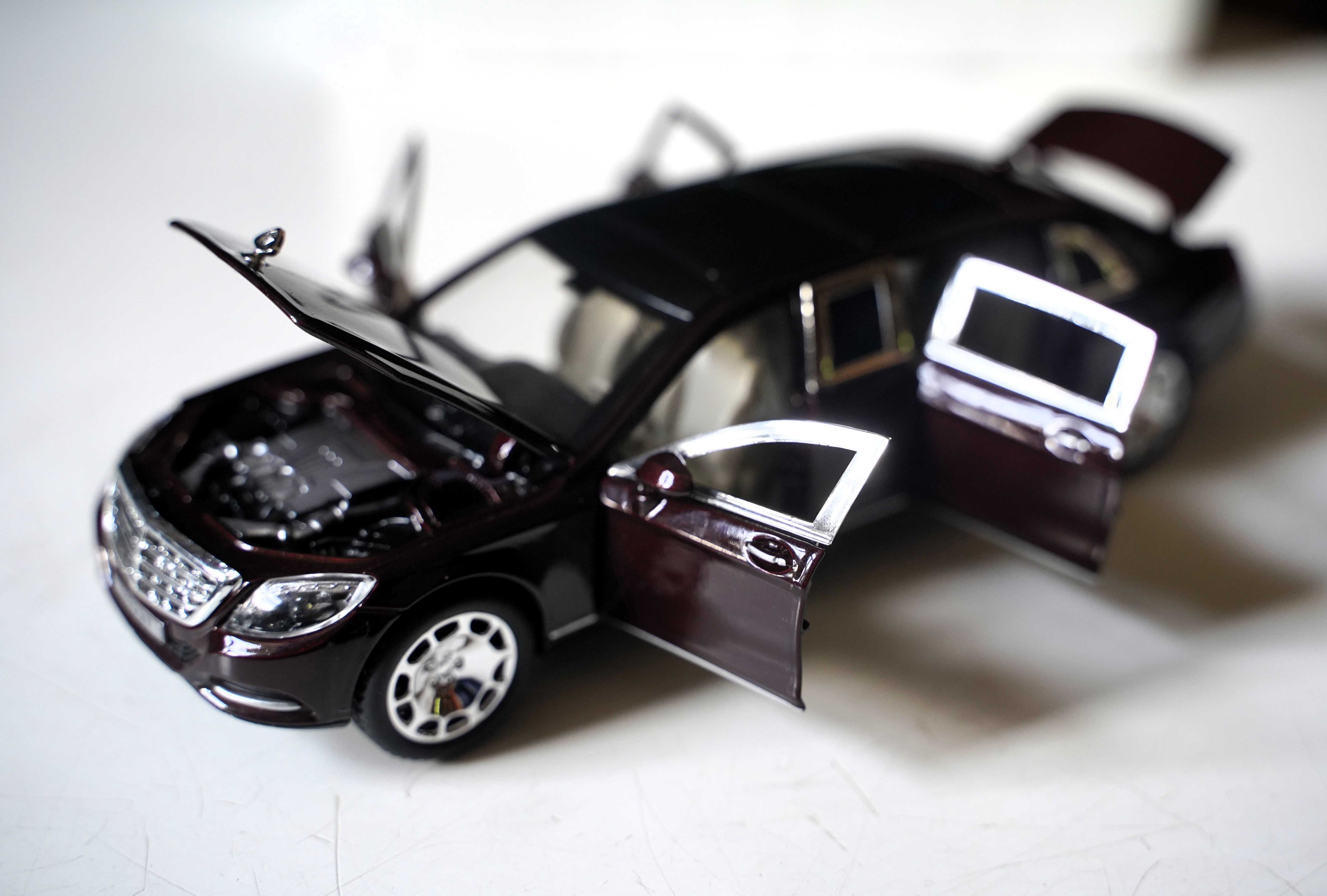 Model Maybach S 600 skala 1:24