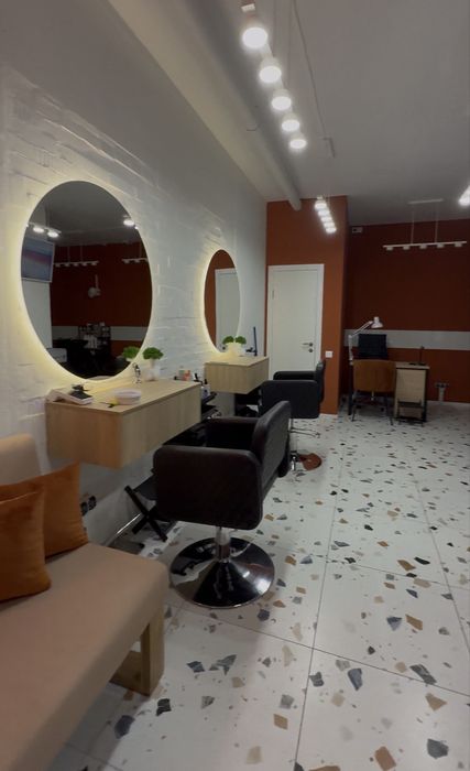 в оренду 1 роб.місце для перукаря/1 роб.місце  для м.манікюру