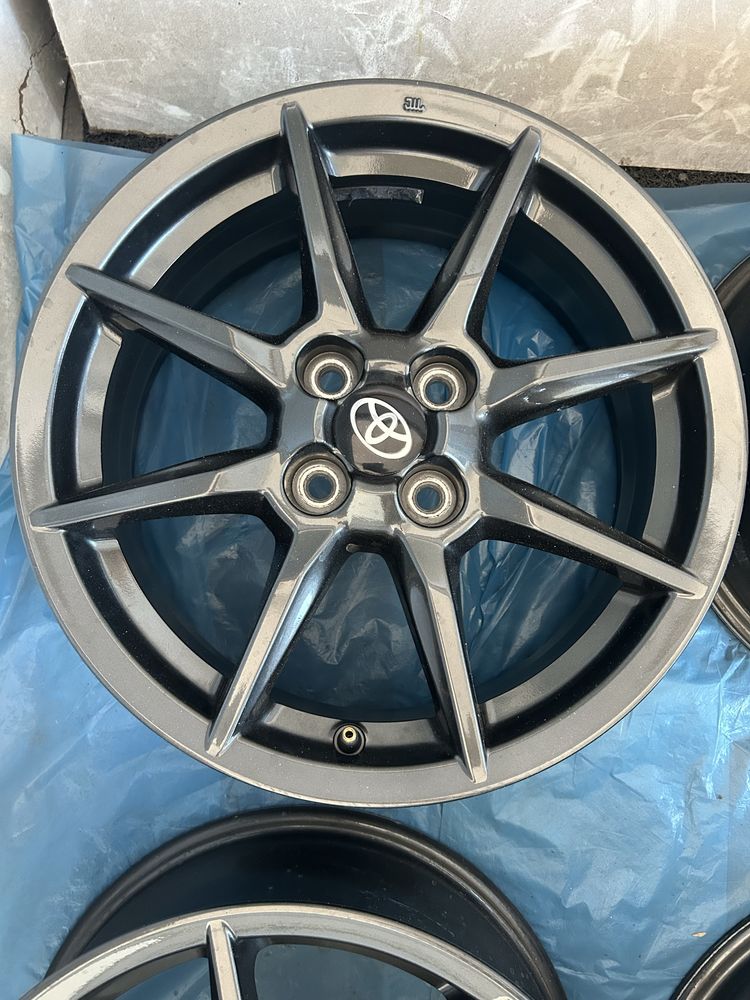 337 Felgi Aluminiowe TOYOTA R 16 4x100 otwór 54 Bardzo Ładne