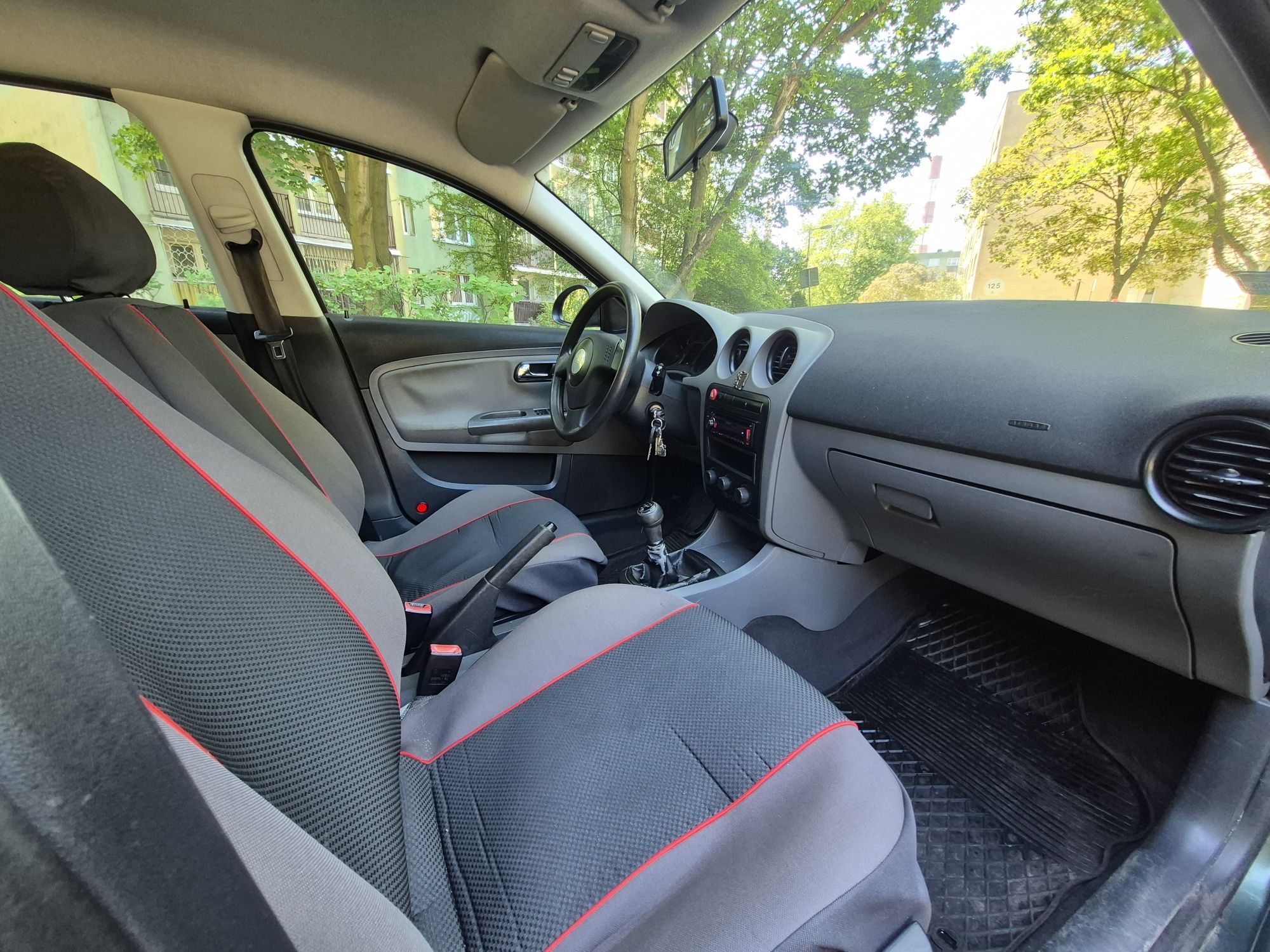 Seat Ibiza 1.4 16V, 75 KM, 142000km przebiegu, salon PL, PT 05.06.2026