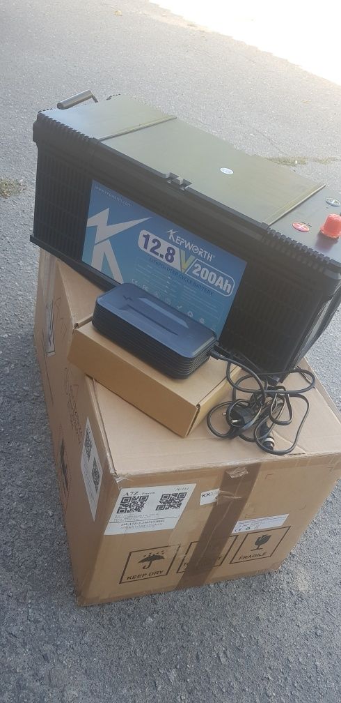 Акумуляторна батарея зарядна станція kepworth lifepo4 12v 200ah блютуз