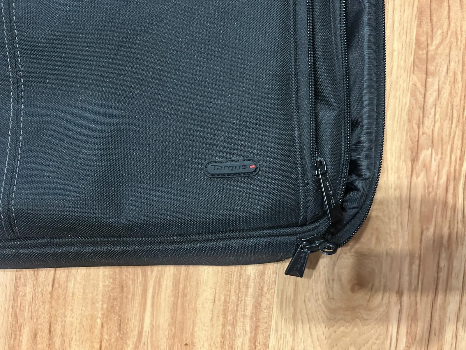 Targus Classic Clamshell Case 15,6'' czarna