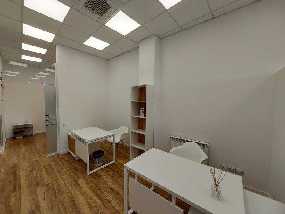 Оренда офісу з меблями в БЦ на Подолі (55 м2)