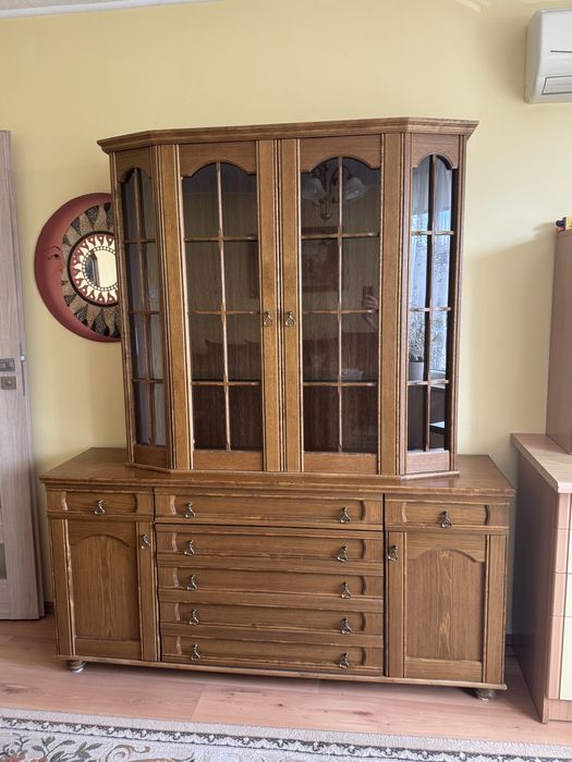 Duży Przeszklony Kredens