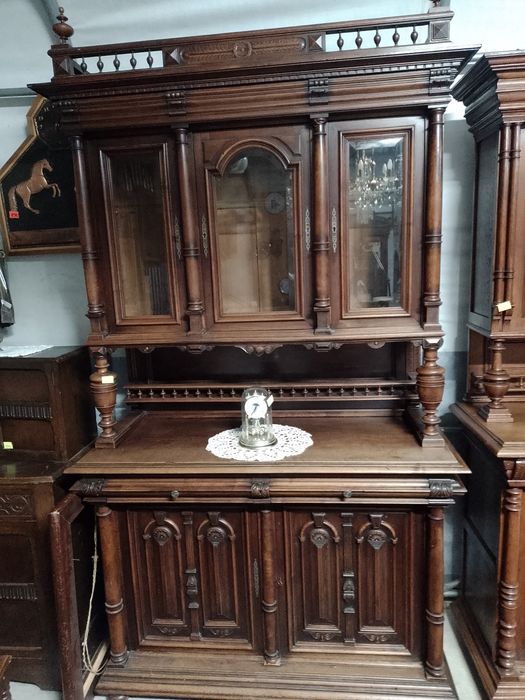 Kredens w stylu neorenesansowym