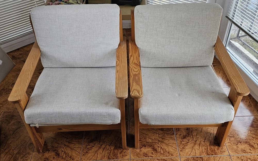 Sprzedam dwa fotele z okresu PRL.