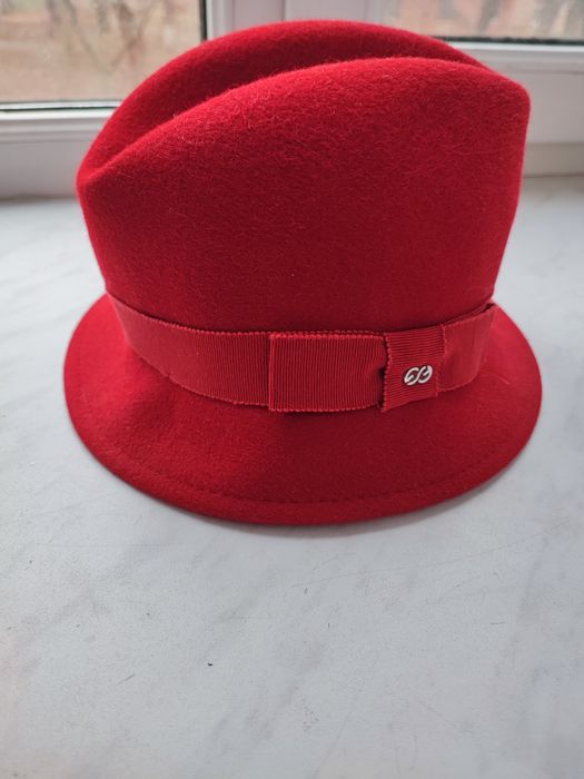 Женская модная шляпка
