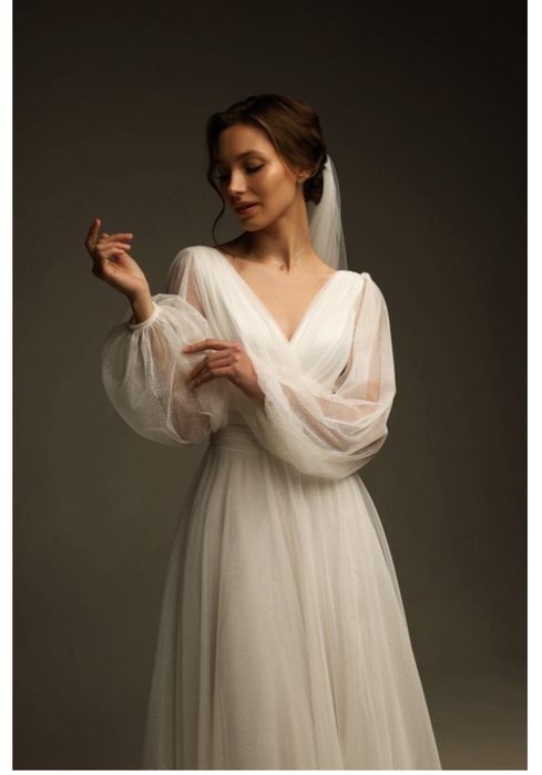 Весільна сукня 4900 грн ТОРГ, одягалась один раз. Купляла за 15000