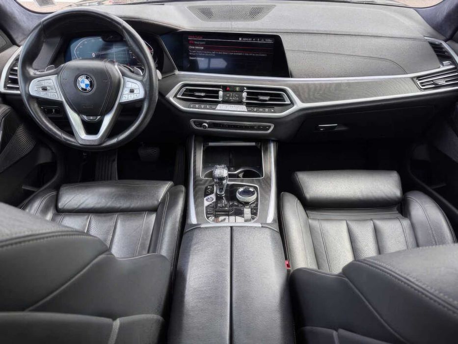 BMW X7 xDrive40i      2022