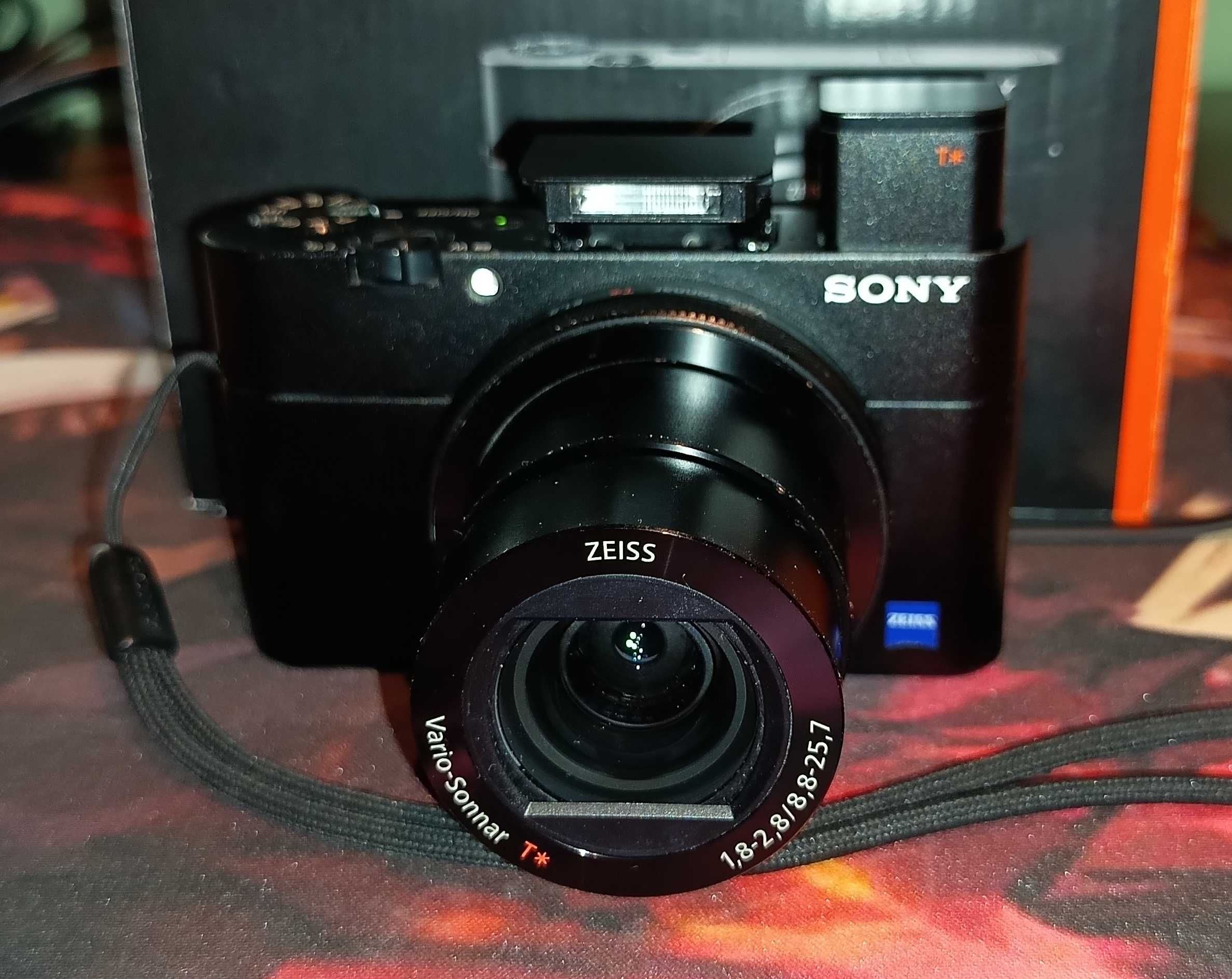 Фотоапарат Sony RX100 V (DSCRX100M5A)