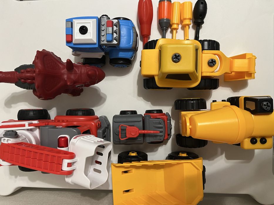 Набір машинок - конструкторів з викрутками 7 шт