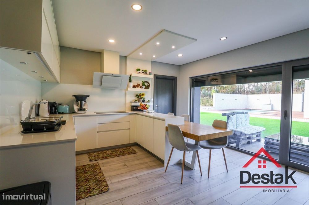 Moradia isolada V4 situada no Sátão