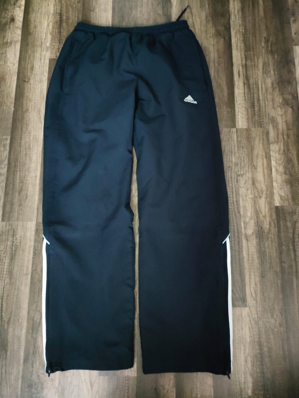 spodnie dresowe Adidas z podszewką i zamkami M/L