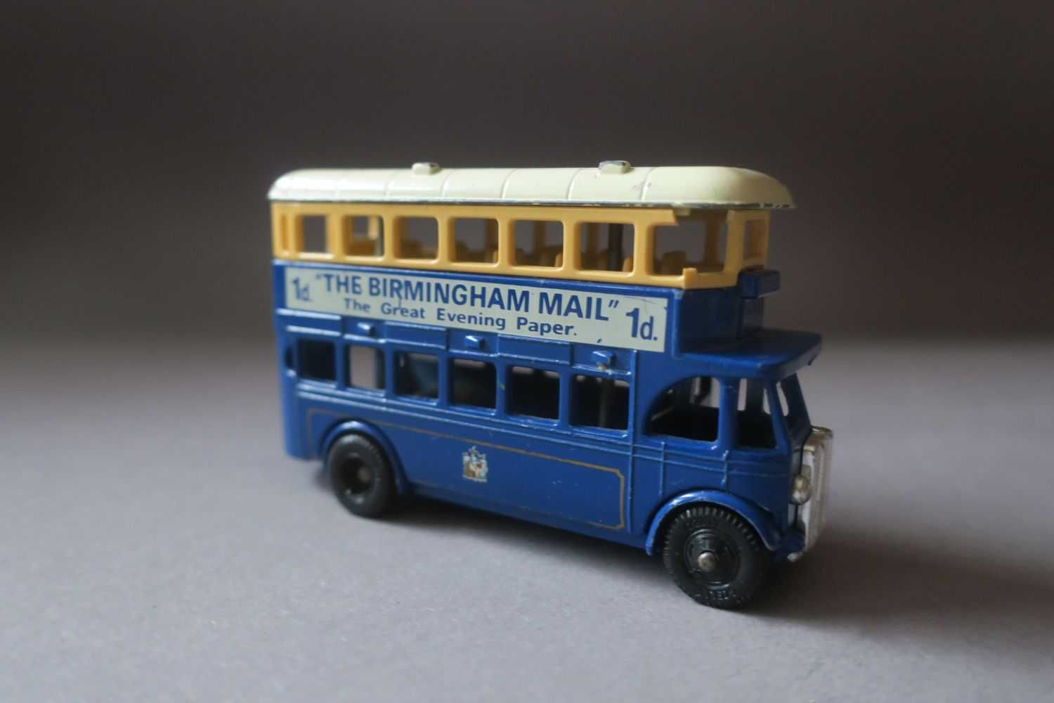 Metalowe auto dwupiętrowy autobus Days Gone 1:43 retro