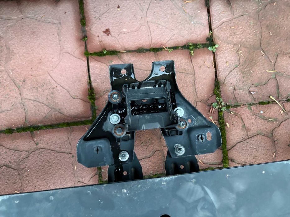 Підсилювач переднього бамперу VW Passat B8 (з кріпленням під радар)